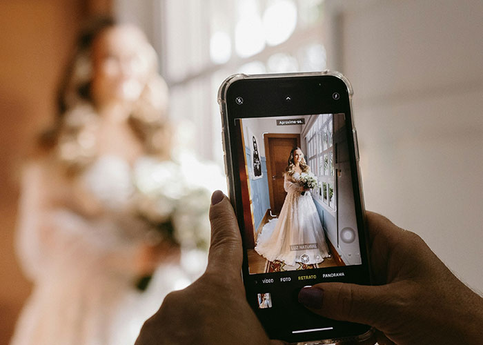 Wedding Photographer Charges $3K, Delivers Shots That Leave The Internet In Disbelief