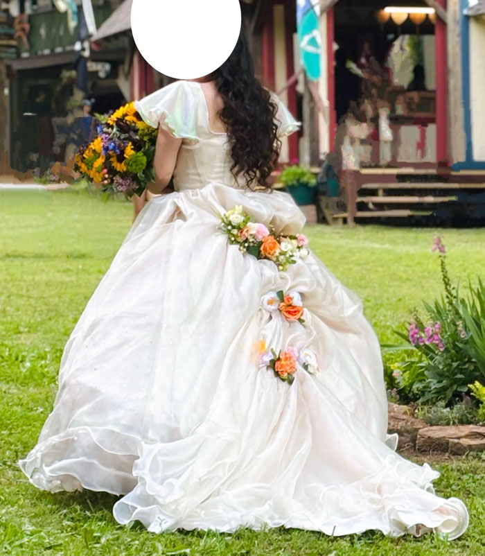 Wedding Photographer Charges $3K, Delivers Shots That Leave The Internet In Disbelief