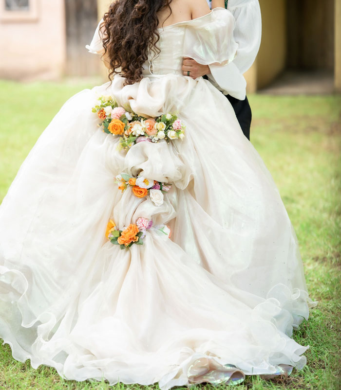 Wedding Photographer Charges $3K, Delivers Shots That Leave The Internet In Disbelief