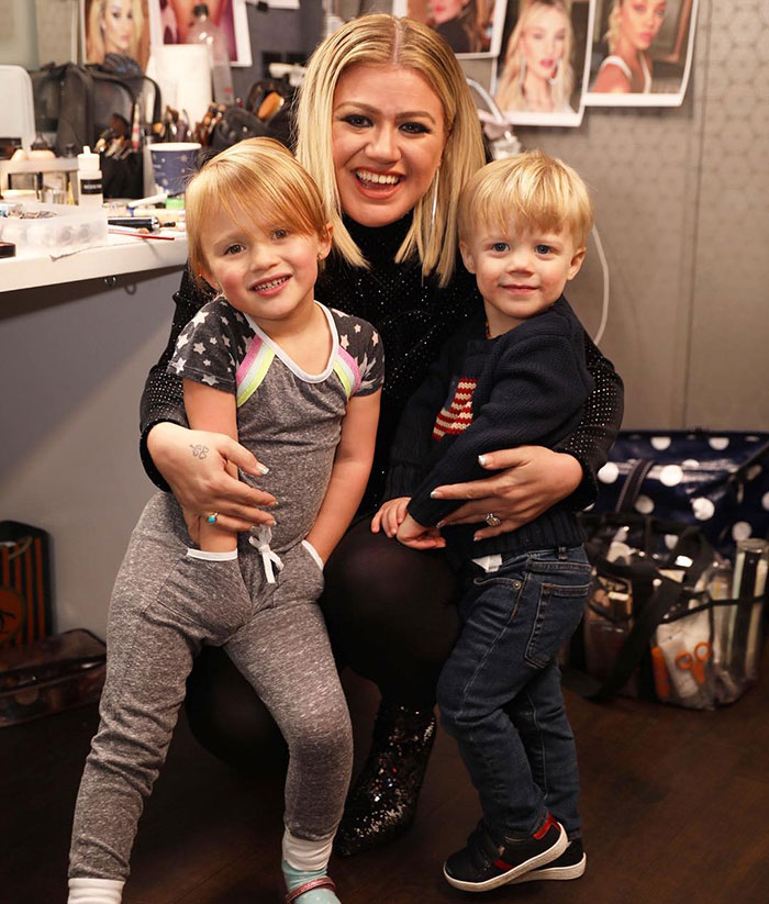 &#8220;This Speaks Volumes Of Her&#8221;: People Praise Kelly Clarkson For Her Behavior Towards Ex-Husband