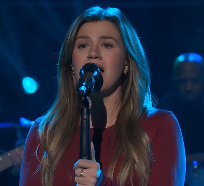 &#8220;This Speaks Volumes Of Her&#8221;: People Praise Kelly Clarkson For Her Behavior Towards Ex-Husband