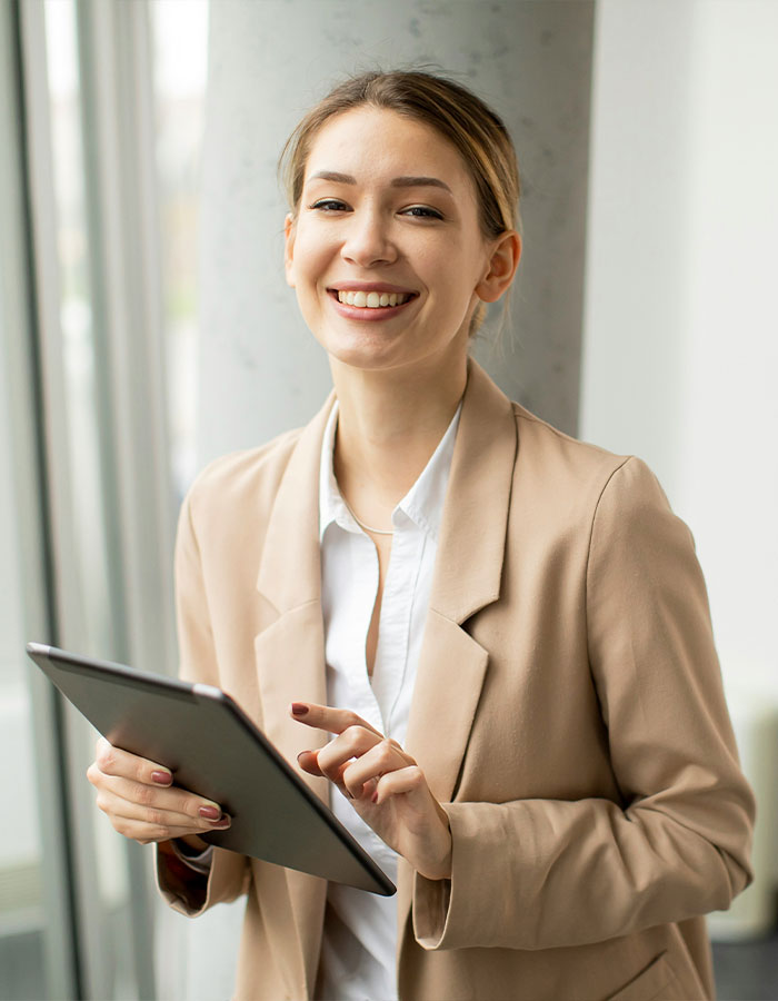 Netizens Rush To Defend Gen Z Worker Who Was Slammed For &#8216;Inappropriate&#8217; Office Dress Code