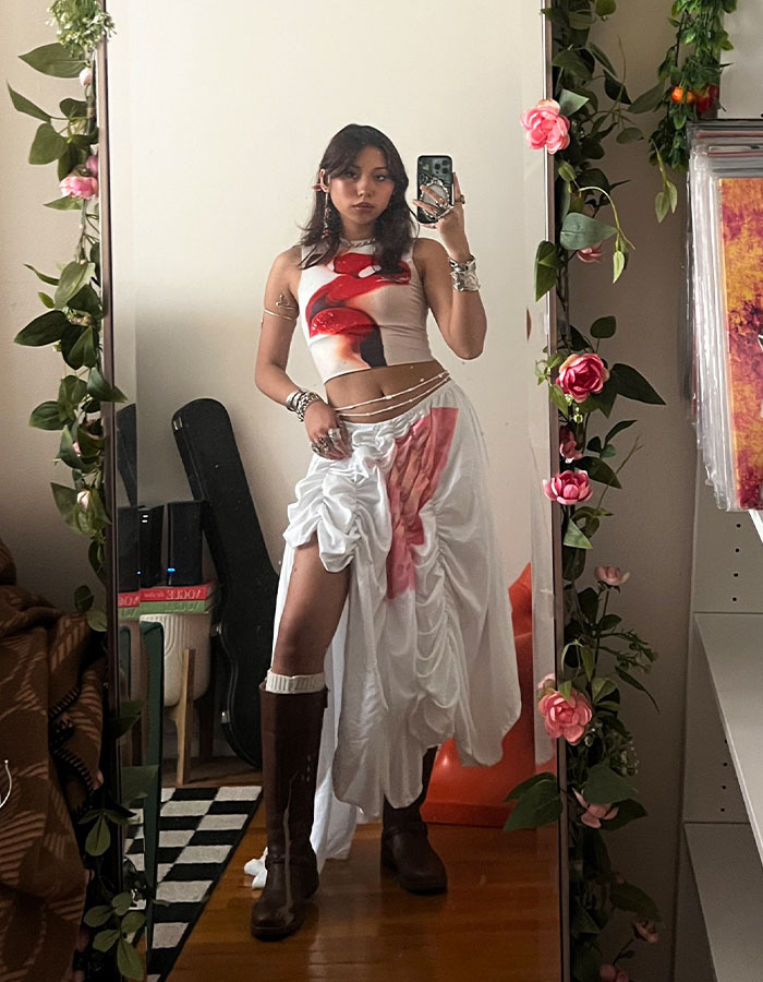 Netizens Rush To Defend Gen Z Worker Who Was Slammed For &#8216;Inappropriate&#8217; Office Dress Code