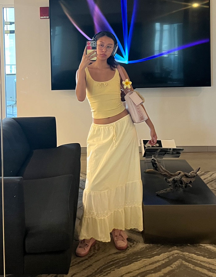 Netizens Rush To Defend Gen Z Worker Who Was Slammed For &#8216;Inappropriate&#8217; Office Dress Code