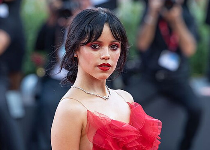 “Tipped Me Almost 100%”: 53 People Share Their Craziest Celeb Encounter Stories
