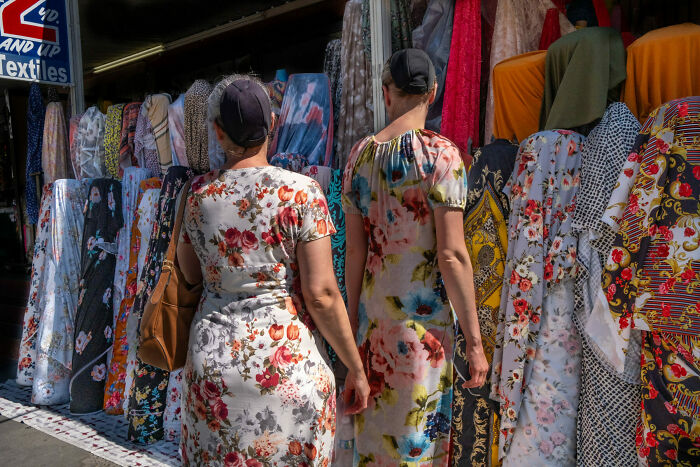 50 Unforgettable Street Photos That Turn Everyday Life Into Art