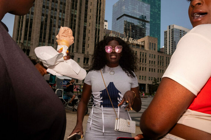 50 Unforgettable Street Photos That Turn Everyday Life Into Art