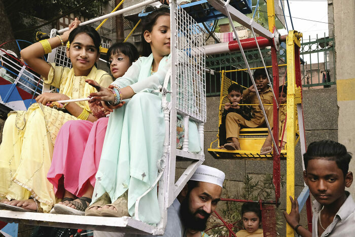 50 Unforgettable Street Photos That Turn Everyday Life Into Art