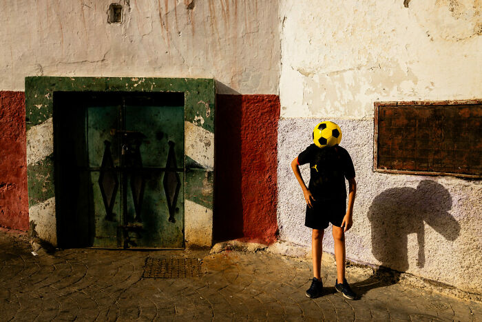 50 Unforgettable Street Photos That Turn Everyday Life Into Art