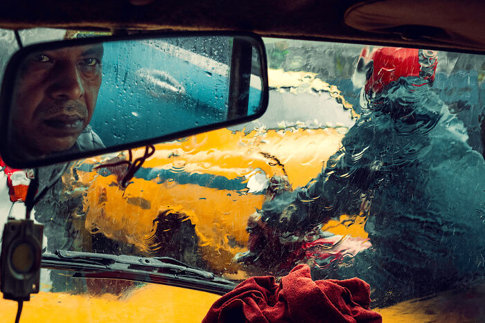 50 Unforgettable Street Photos That Turn Everyday Life Into Art