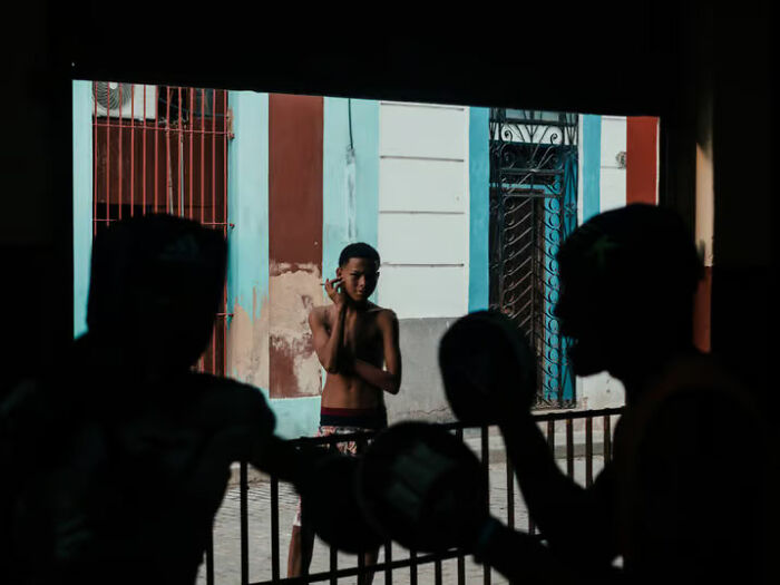 50 Unforgettable Street Photos That Turn Everyday Life Into Art