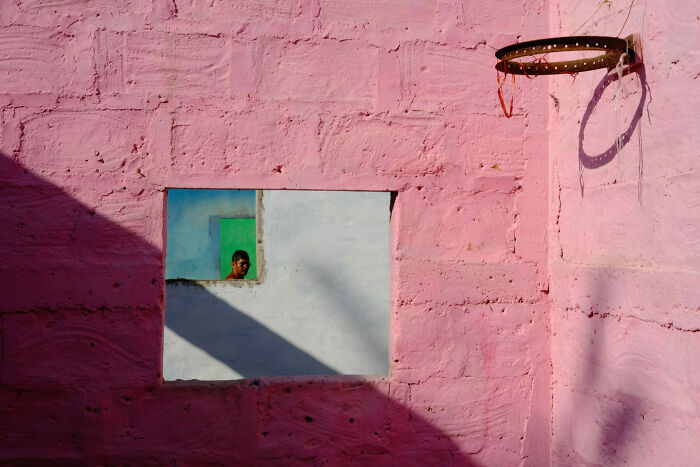 50 Unforgettable Street Photos That Turn Everyday Life Into Art