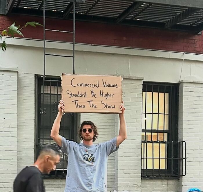 58 Times “Dude With The Sign” Wrote Down What Everyone Is Thinking But Not Saying Out Loud (New Pics)