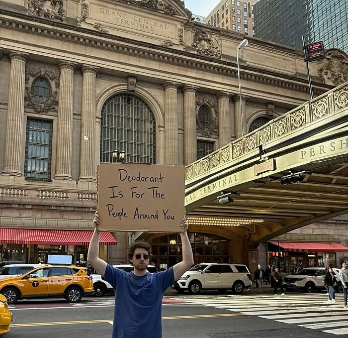 58 Times “Dude With The Sign” Wrote Down What Everyone Is Thinking But Not Saying Out Loud (New Pics)