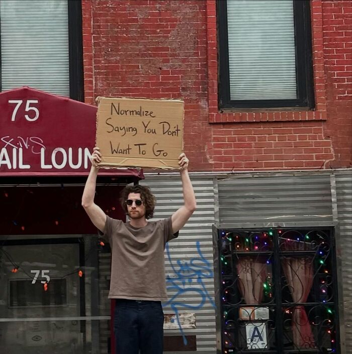 58 Times “Dude With The Sign” Wrote Down What Everyone Is Thinking But Not Saying Out Loud (New Pics)