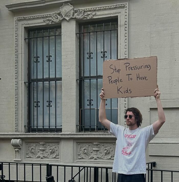 58 Times “Dude With The Sign” Wrote Down What Everyone Is Thinking But Not Saying Out Loud (New Pics)