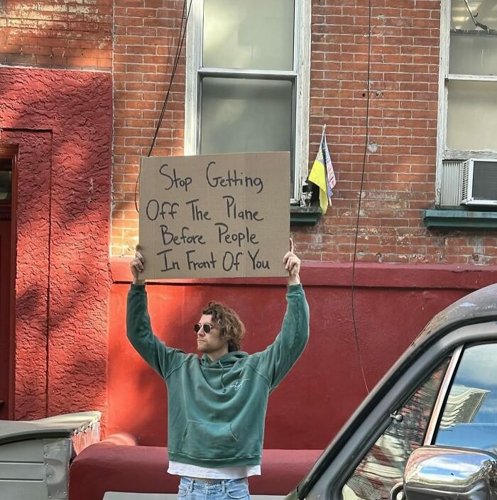 58 Times “Dude With The Sign” Wrote Down What Everyone Is Thinking But Not Saying Out Loud (New Pics)