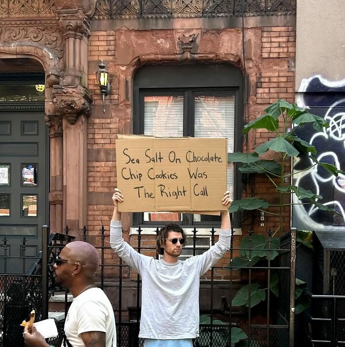 58 Times “Dude With The Sign” Wrote Down What Everyone Is Thinking But Not Saying Out Loud (New Pics)