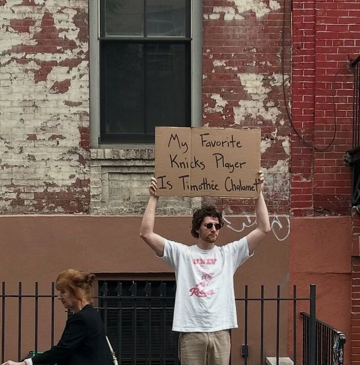 58 Times “Dude With The Sign” Wrote Down What Everyone Is Thinking But Not Saying Out Loud (New Pics)