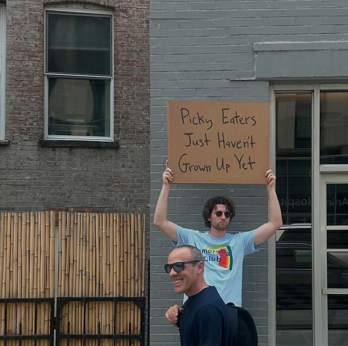 58 Times “Dude With The Sign” Wrote Down What Everyone Is Thinking But Not Saying Out Loud (New Pics)