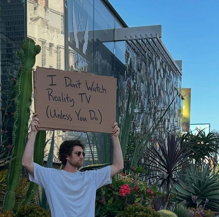 58 Times “Dude With The Sign” Wrote Down What Everyone Is Thinking But Not Saying Out Loud (New Pics)
