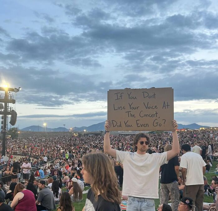 58 Times “Dude With The Sign” Wrote Down What Everyone Is Thinking But Not Saying Out Loud (New Pics)