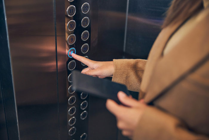 44 Stories Of Bar Staff And Customers Protecting Women Who Were Getting Creeped Out By Men