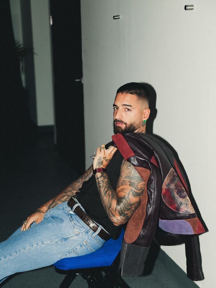 Singer Abruptly Stops Concert After Spotting &#8216;Irresponsible&#8217; Mom—His Next Words Divided The Internet