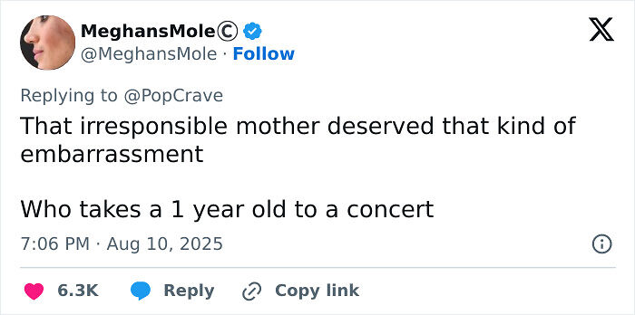 Singer Abruptly Stops Concert After Spotting &#8216;Irresponsible&#8217; Mom—His Next Words Divided The Internet