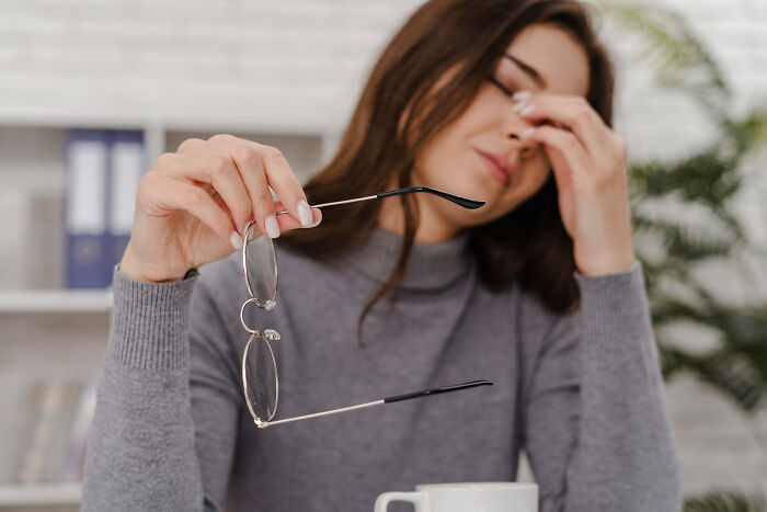 Netizens List 37 Aspects Of Modern Life They Believe Are Frighteningly Close To Breaking Down