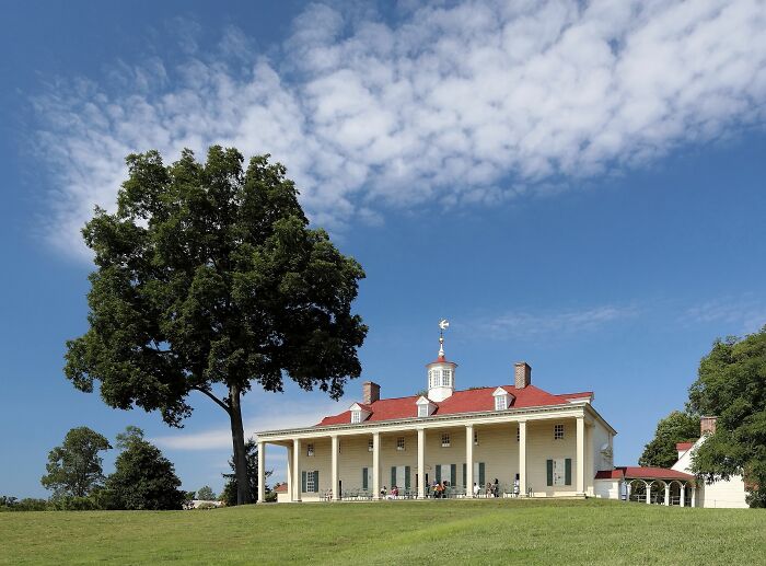 34 Remarkable Historic Homes That Define America’s Architectural Heritage