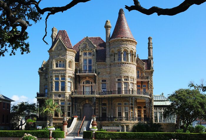 34 Remarkable Historic Homes That Define America’s Architectural Heritage