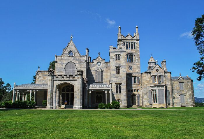 34 Remarkable Historic Homes That Define America’s Architectural Heritage