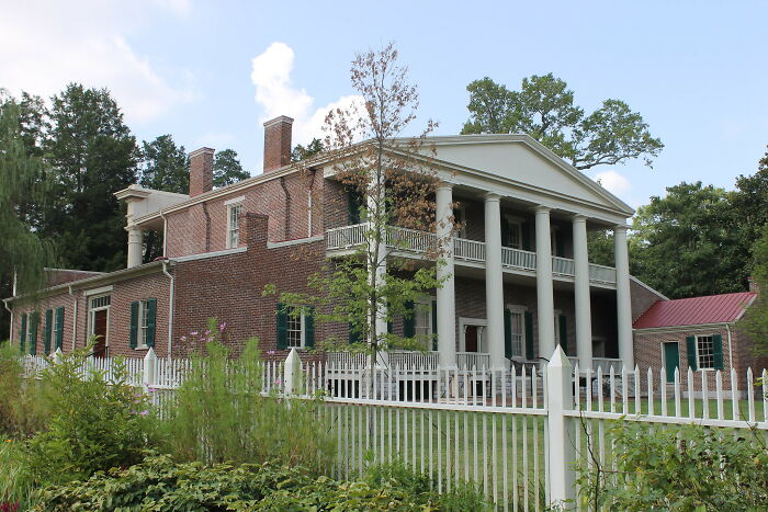 34 Remarkable Historic Homes That Define America’s Architectural Heritage