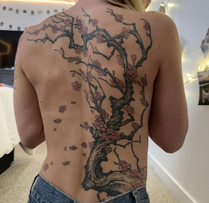 “Yikes”: Folks Shocked By GF Tattooing All Of BF&#8217;s Tattoos On Her Own Body, He Wants To End Things