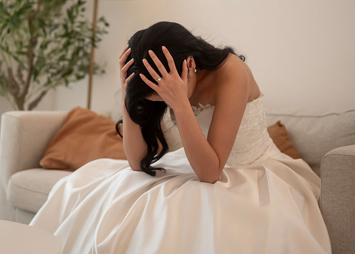 Mom Of The Bride Told She Can’t Bring Her Pet Pig To The Wedding, Does It Anyway And Ruins It