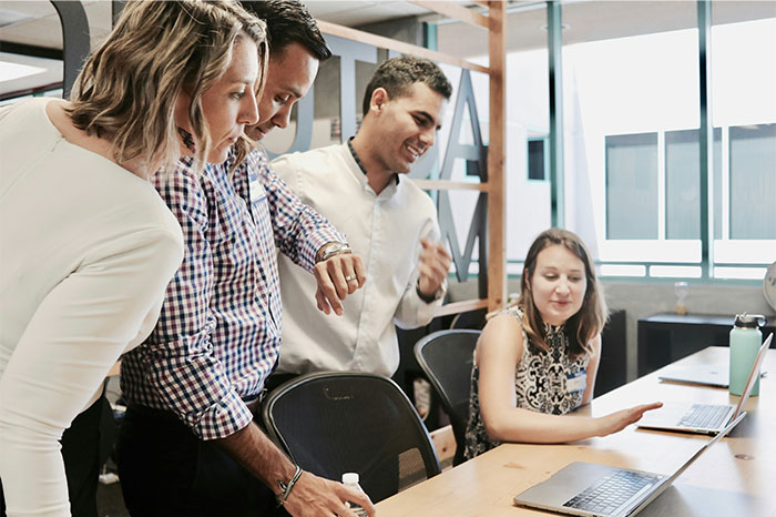 “Overworked And Underpaid”: 55 People Share What It’s Like To Work At A ‘Dying’ Company