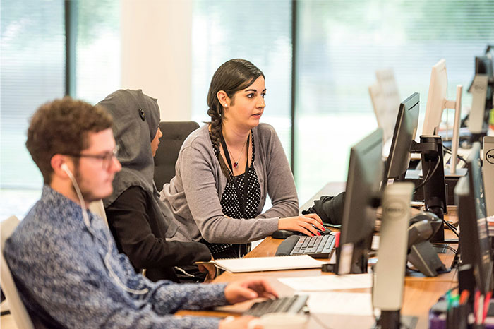 “Overworked And Underpaid”: 55 People Share What It’s Like To Work At A ‘Dying’ Company