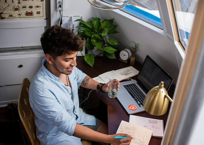 Boss Tries To Fix A Non-Issue By Banning Flexible Hours, Only Makes Things Worse