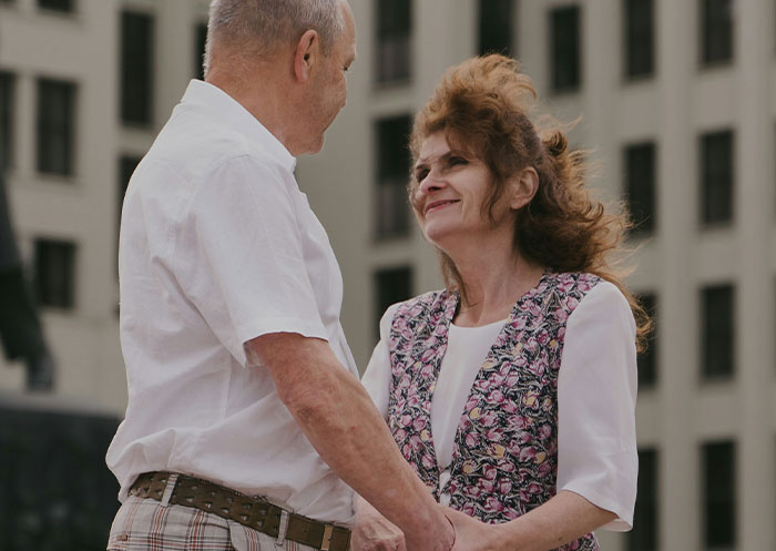 53 People Share The Ups And Downs Of Having A Partner Who Went From Rags To Riches