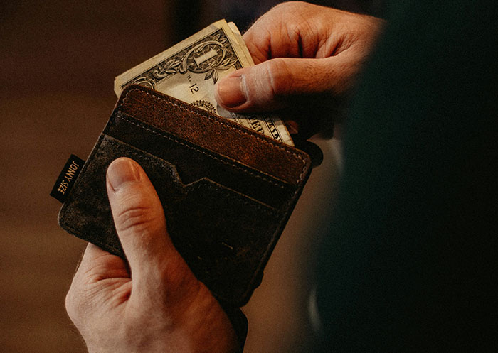 53 People Share The Ups And Downs Of Having A Partner Who Went From Rags To Riches