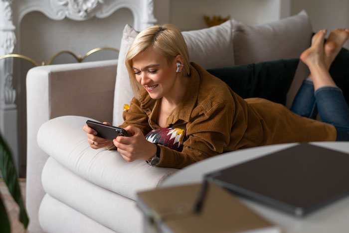 Husband Says He’ll Manage Household So Wife Can Work, She Responds With Cold Silence
