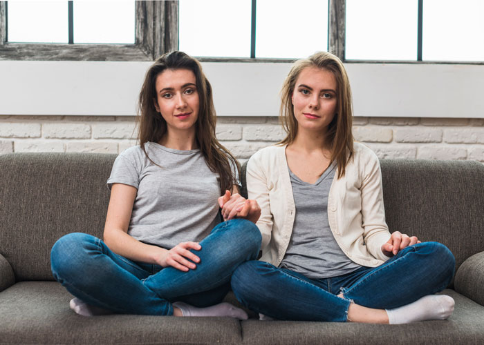 Teens Forced To Be Parents For Their 1, 3 And 4YO Siblings, Years Later Refuse To Reconnect