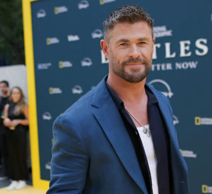 “Your Parents Did A Fantastic Job”: Fans Thirst Over Hemsworth Brothers After B’day Group Photo