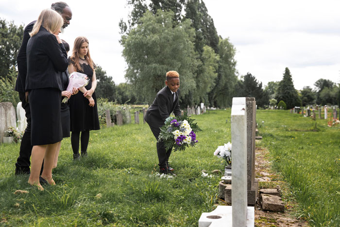 Widow’s Burial Plans For Late Husband Outrage Her Kids And Sister, She Seeks Advice Online