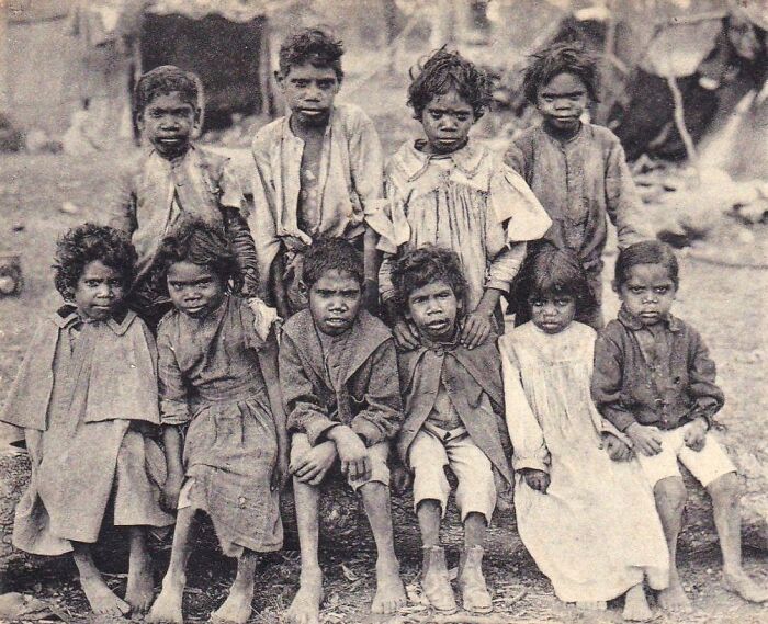 Rare Glimpses Into 1900s Indigenous Australians Through 43 Striking Photos