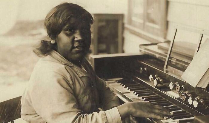 Rare Glimpses Into 1900s Indigenous Australians Through 43 Striking Photos
