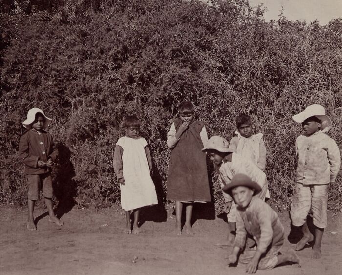 Rare Glimpses Into 1900s Indigenous Australians Through 43 Striking Photos
