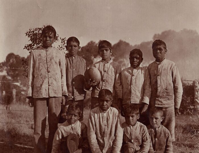 Rare Glimpses Into 1900s Indigenous Australians Through 43 Striking Photos