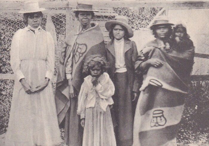 Rare Glimpses Into 1900s Indigenous Australians Through 43 Striking Photos